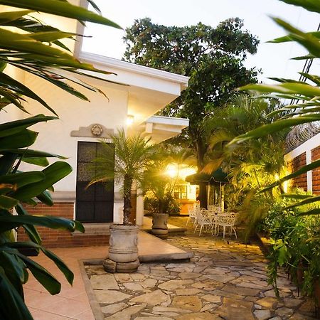 Hotel El Almendro Managua Exterior photo