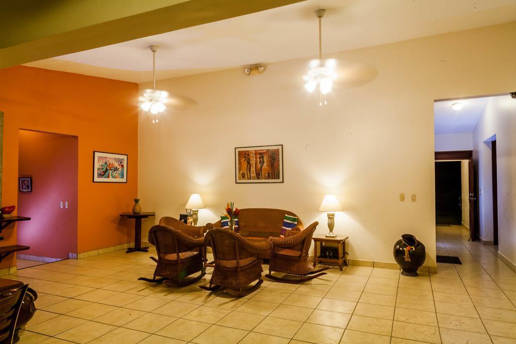 Hotel El Almendro Managua Exterior photo