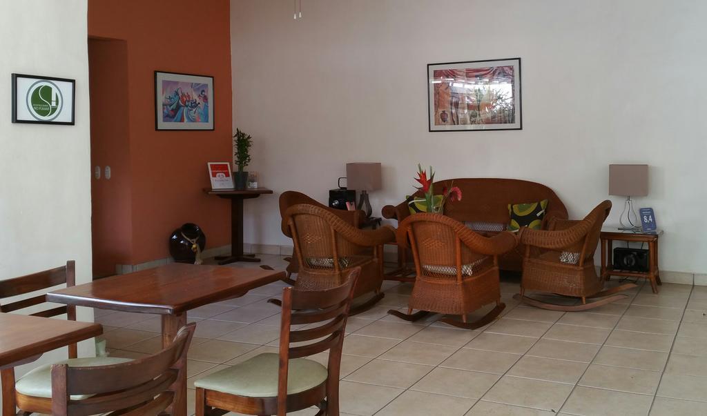 Hotel El Almendro Managua Exterior photo