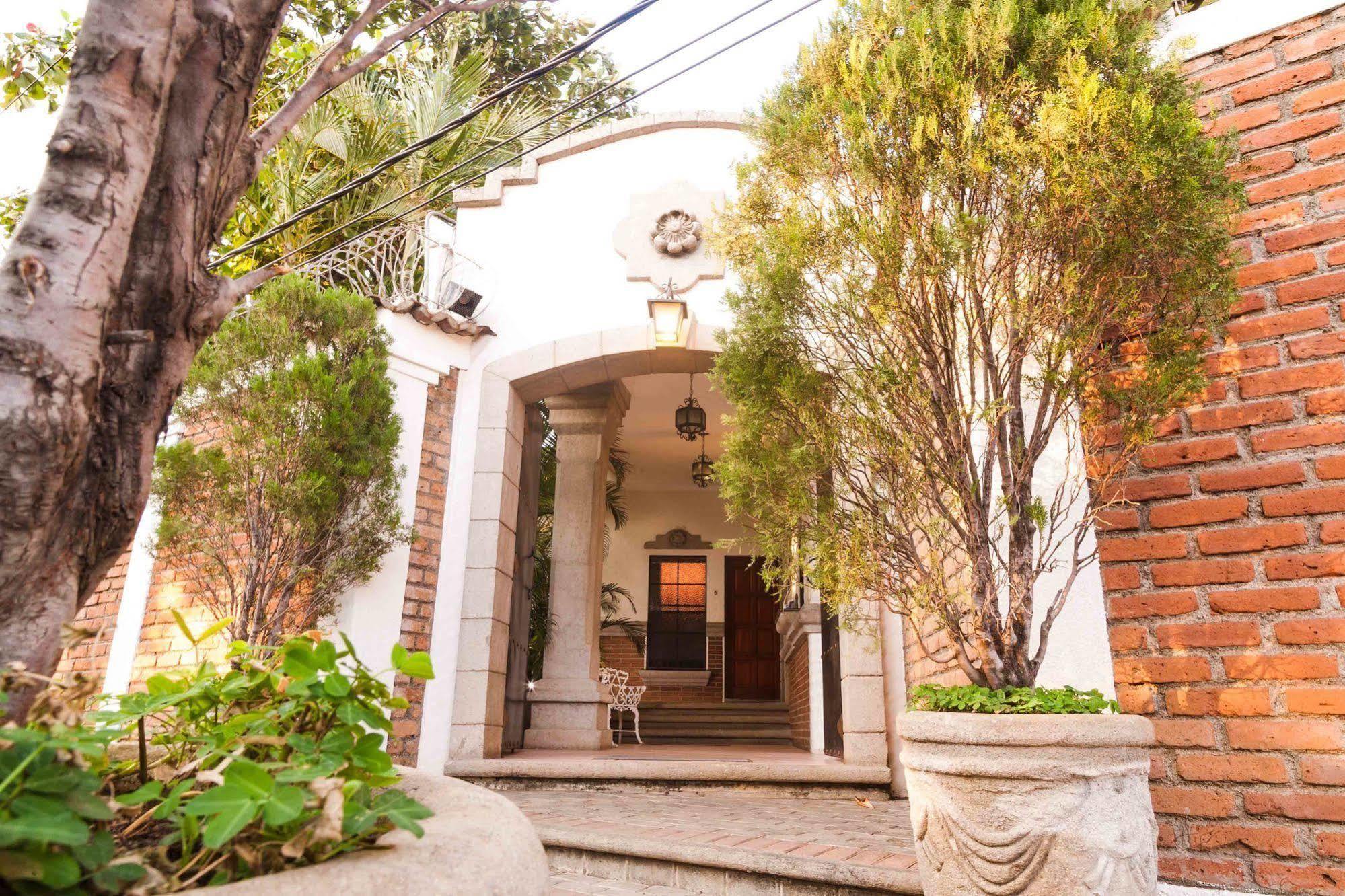 Hotel El Almendro Managua Exterior photo