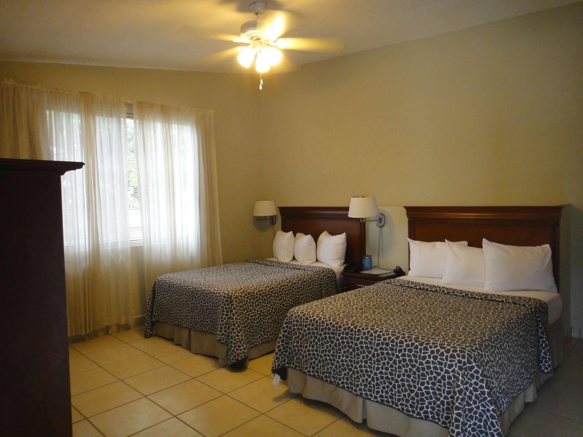 Hotel El Almendro Managua Exterior photo